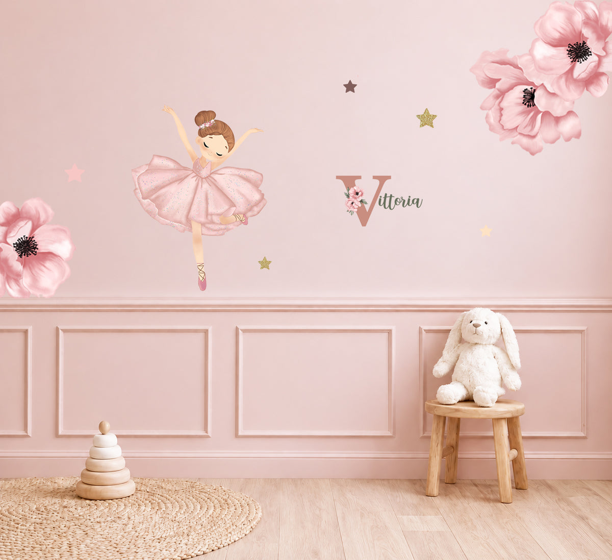 Wall Sticker Iniziale + Nome con Fiori – Personalizzabile